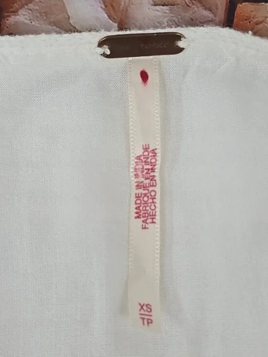 FREE PEOPLE WOMEN'S SIZE XS WHITE CROP TOP COTTON LINEN WITH SIDE BUTTONS LINED. - Picture 3 of 16